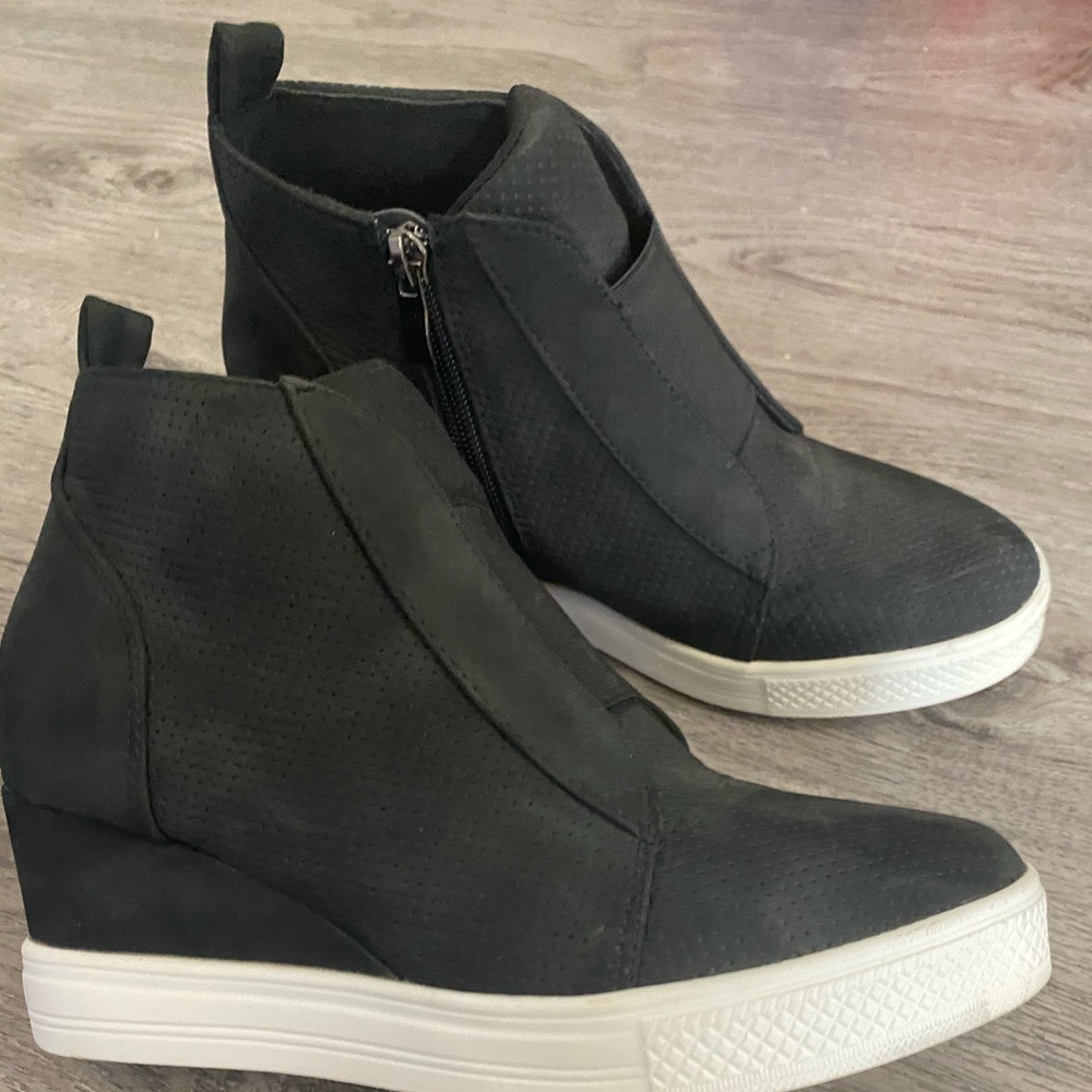 Black wedges sneakers
